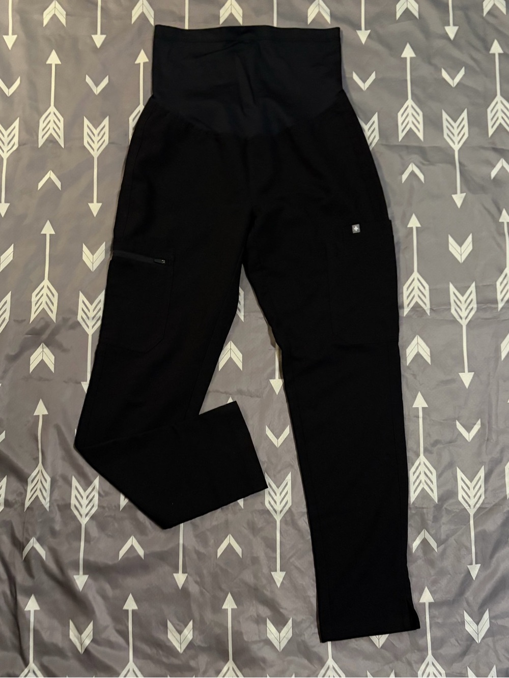 Women’s figs maternity Xs yola